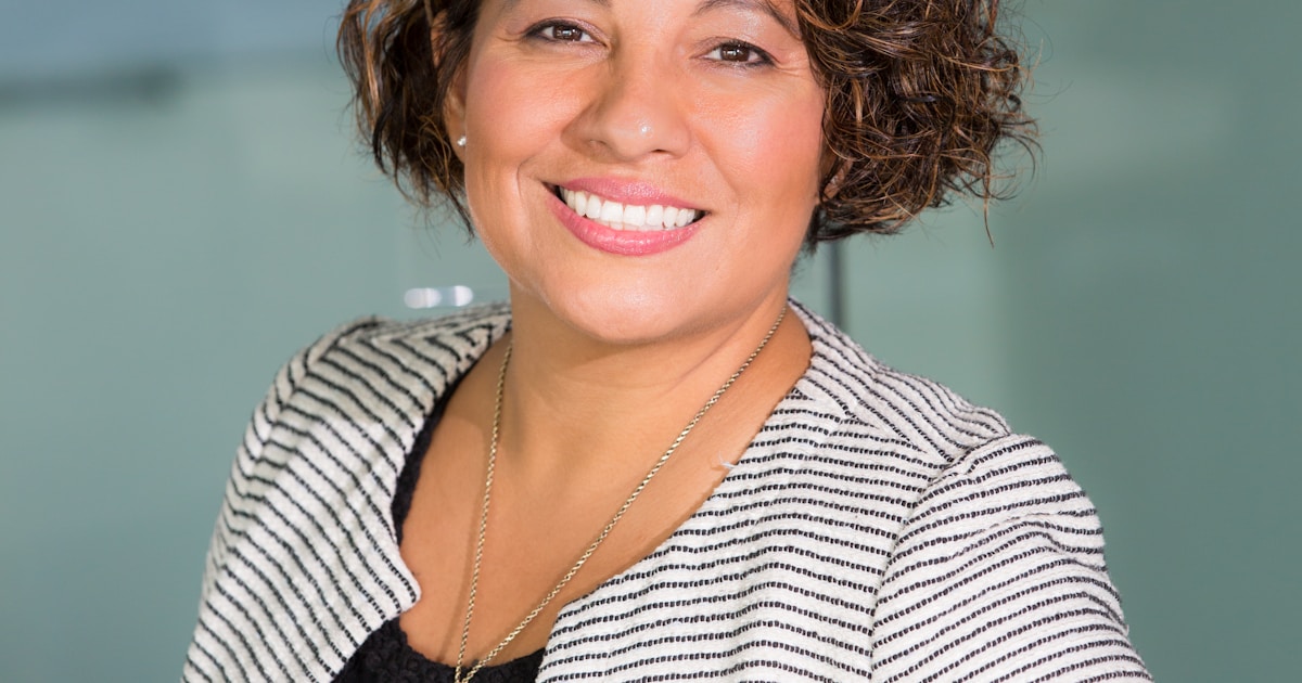 オフィスでの業務相談・専門家への相談イメージ